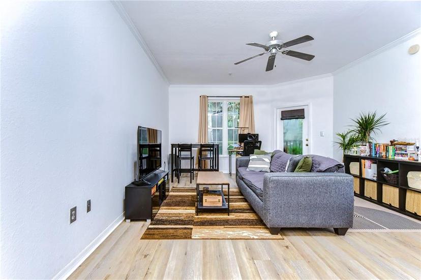 Picture of 10021 Courtney Palms Boulevard Unit 103, Tampa FL 33619