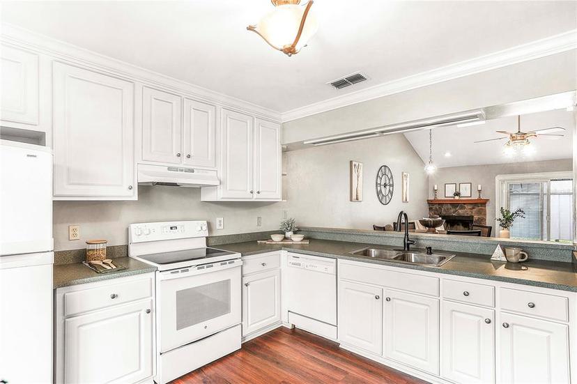 Picture of 3736 NW 55Th Place, Gainesville FL 32653