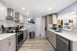Picture of 1012 Greenleaf Way, Tarpon Springs, FL 34689
