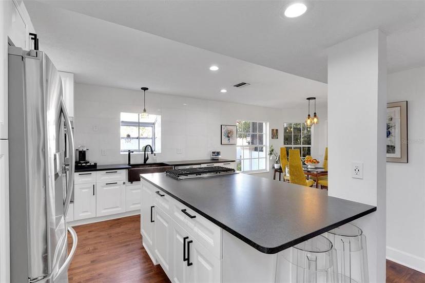 Picture of 355 21St Avenue Ne, St Petersburg FL 33704