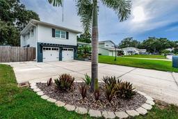 Picture of 13548 Bellewood Avenue, Seminole, FL 33776
