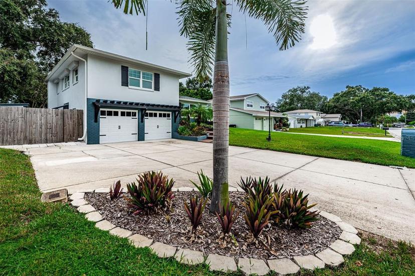 Picture of 13548 Bellewood Avenue, Seminole FL 33776