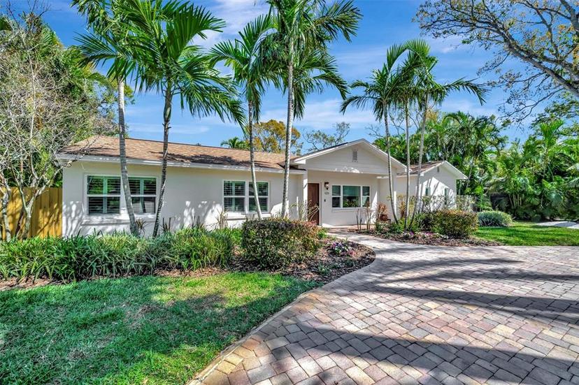 Picture of 1231 Country Club Road N, St Petersburg FL 33710