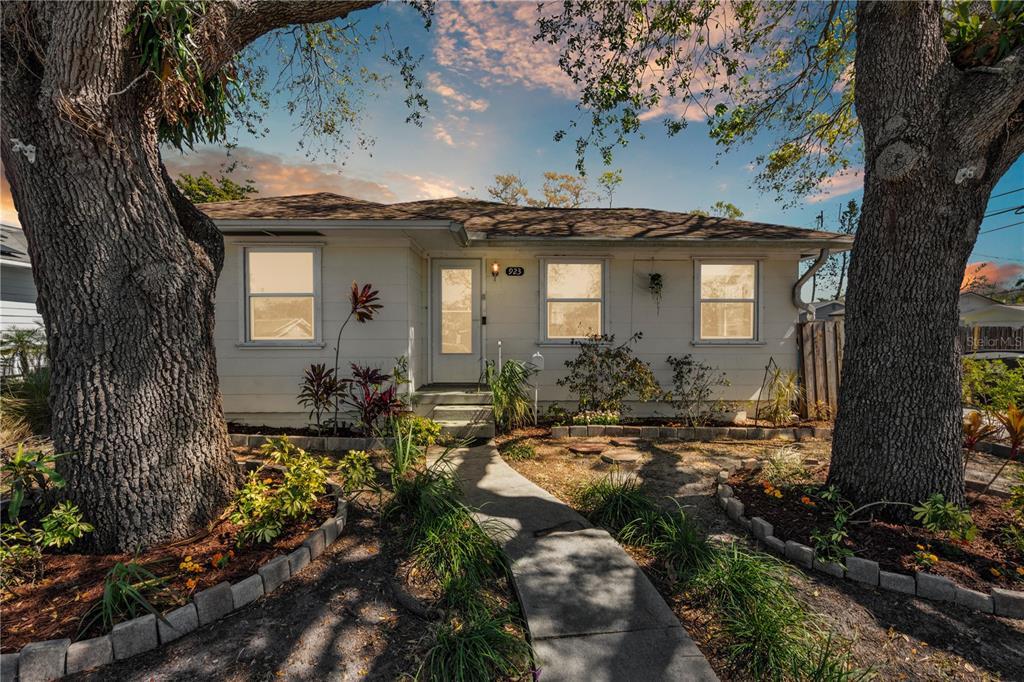 Picture of 923 26Th Street N, St Petersburg, FL 33713