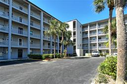 Picture of 3108 Lake Bayshore Drive Unit 211, Bradenton, FL 34205