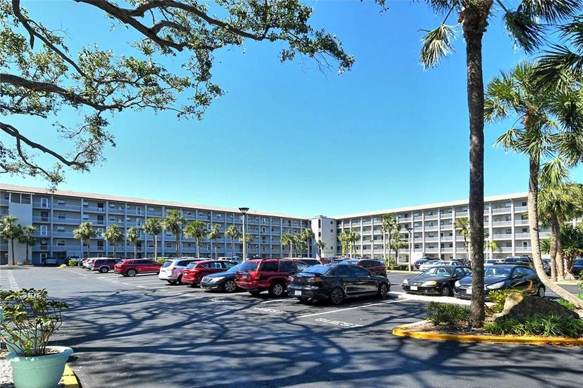 Picture of 3108 Lake Bayshore Drive Unit 211, Bradenton FL 34205