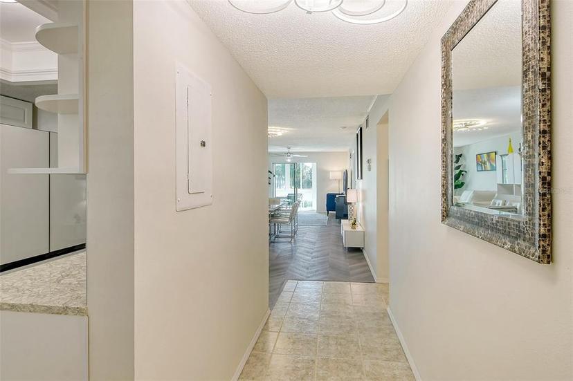 Picture of 3108 Lake Bayshore Drive Unit 211, Bradenton FL 34205