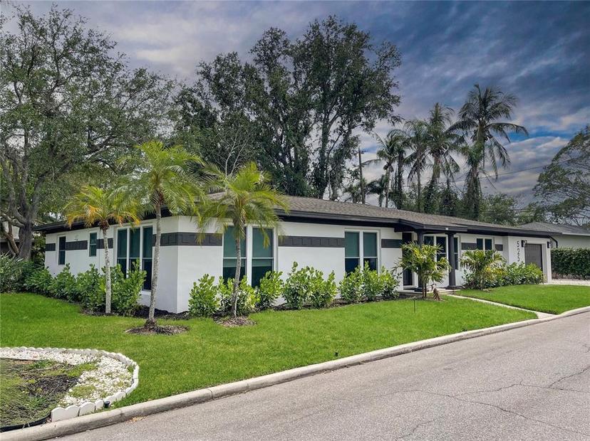 Picture of 525 Lamara Way Ne, St Petersburg FL 33704