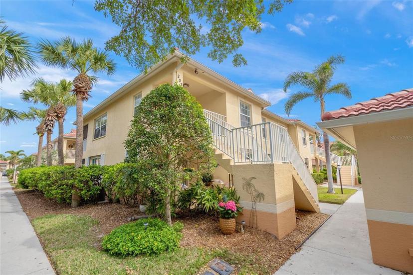 Picture of 203 Casa Del Lago Way Unit 203, Venice FL 34292