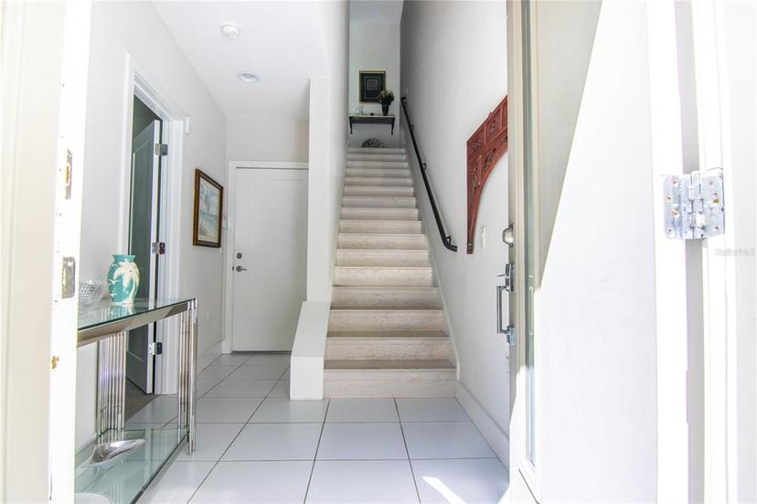 Picture of 923 Arlington Avenue N, St Petersburg FL 33705