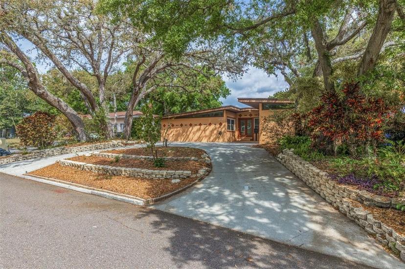 Picture of 1301 45Th Avenue N, St Petersburg FL 33703