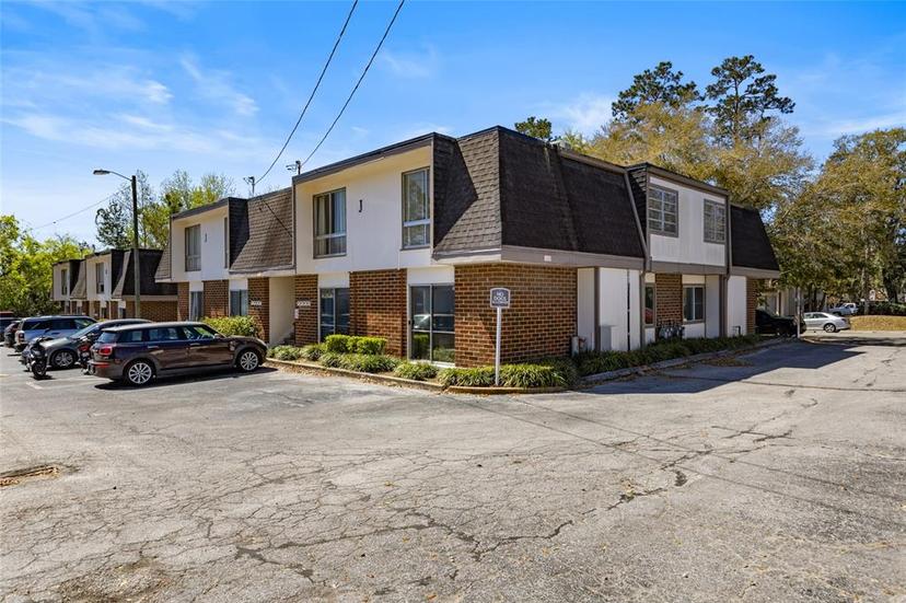 Picture of 1700 SW 16Th Court Unit J2, Gainesville FL 32608