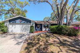 Picture of 912 Lakewood Drive, Dunedin, FL 34698