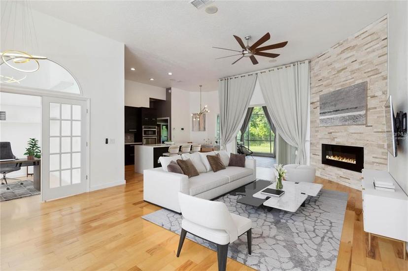 Picture of 824 Palm Cove Drive, Orlando FL 32835