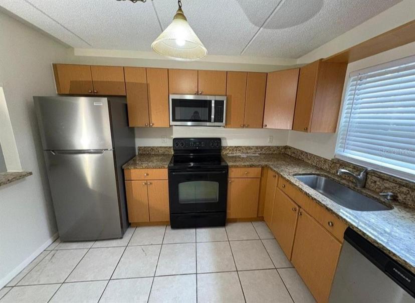 Picture of 2820 Somerset Park Drive Unit 101, Tampa FL 33613