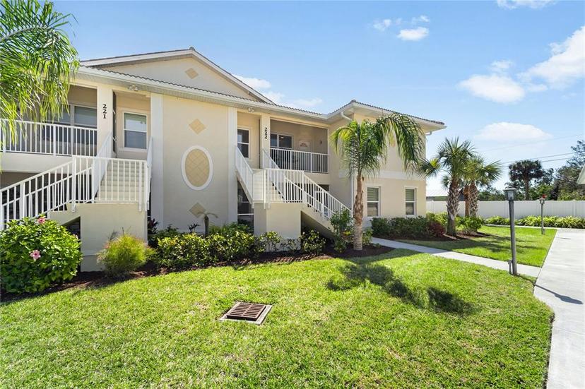 Picture of 200 Gardens Edge Drive Unit 222, Venice FL 34285