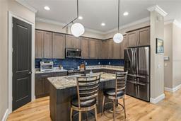 Picture of 9310 N Willow Avenue, Tampa, FL 33612