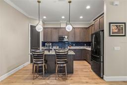 Picture of 9310 N Willow Avenue, Tampa, FL 33612