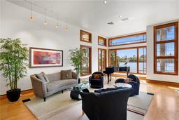 Picture of 950 Monterey Point Ne, St Petersburg, FL 33704