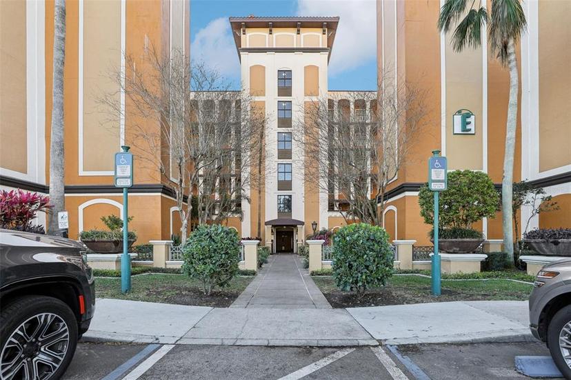 Picture of 12527 Floridays Resort Drive Unit E-111, Orlando FL 32821