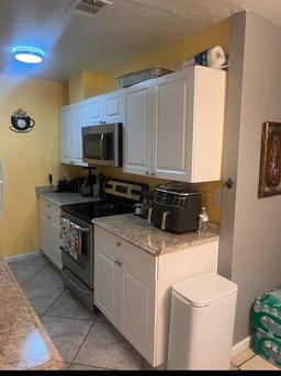 Picture of 7006 SW 17Th Place, Gainesville, FL 32607