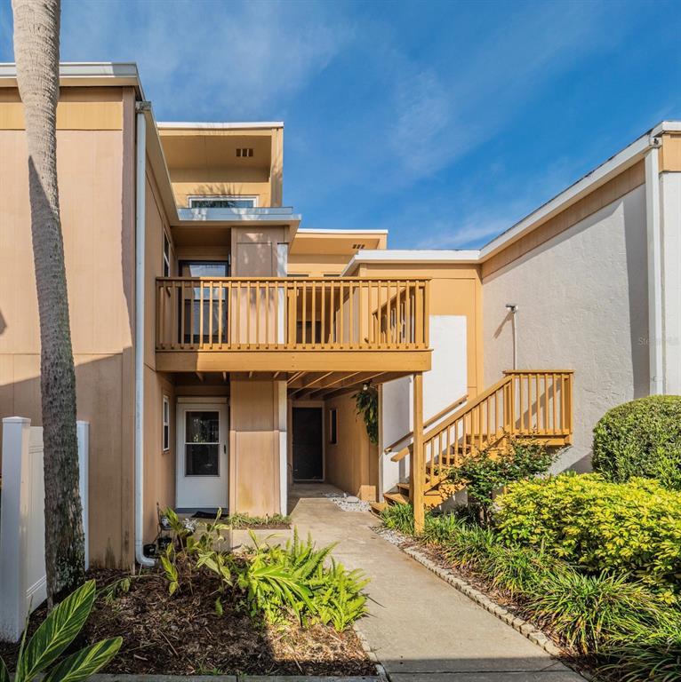 Picture of 1051 S Highland Street Unit 7E, Mount Dora, FL 32757