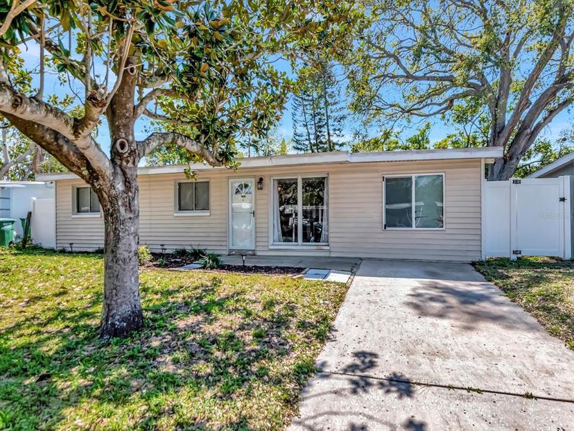 Picture of 2127 Alemanda Drive, Clearwater FL 33764
