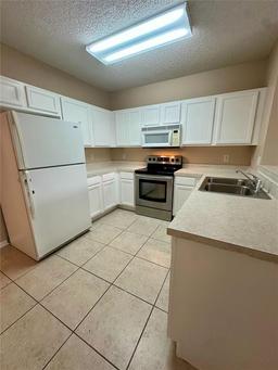 Picture of 6002 Osprey Lake Circle, Riverview, FL 33578