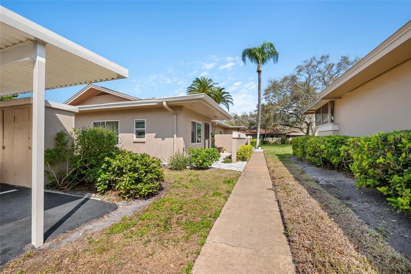 Picture of 2260 Oak Neck Road Unit B, Clearwater FL 33763