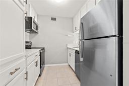 Picture of 10423 Carrollbrook Circle Unit 102, Tampa, FL 33618