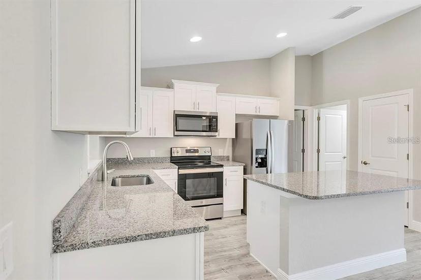 Picture of 211 Oak Lane Circle, Ocala FL 34472