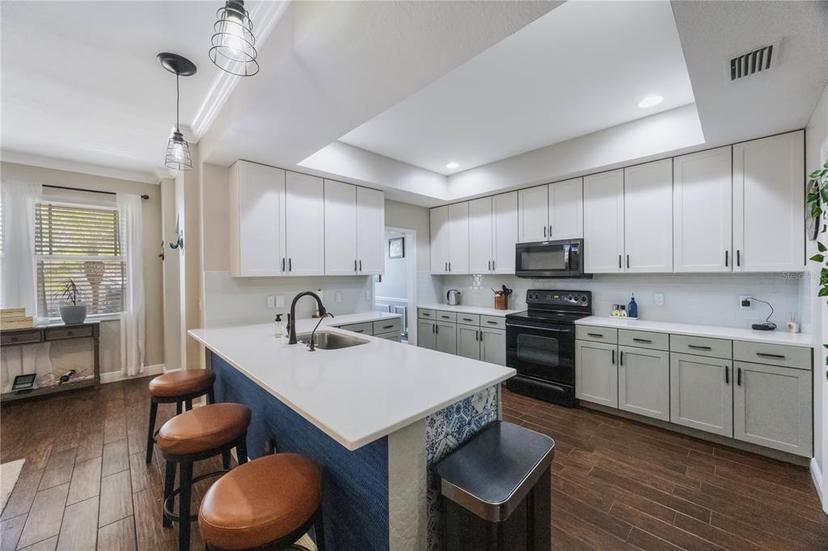 Picture of 220 2Nd Avenue Sw, Largo FL 33770