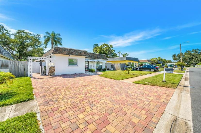 Picture of 12310 Mallory Drive, Largo FL 33774