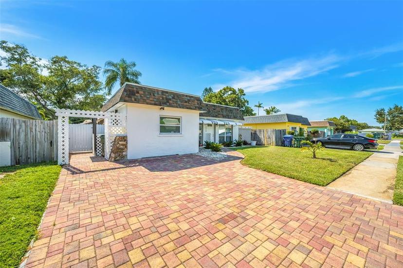 Picture of 12310 Mallory Drive, Largo FL 33774