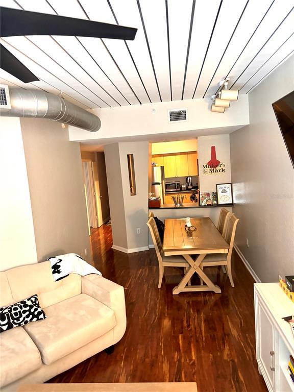 Picture of 2320 W Azeele Street Unit 317, Tampa FL 33609