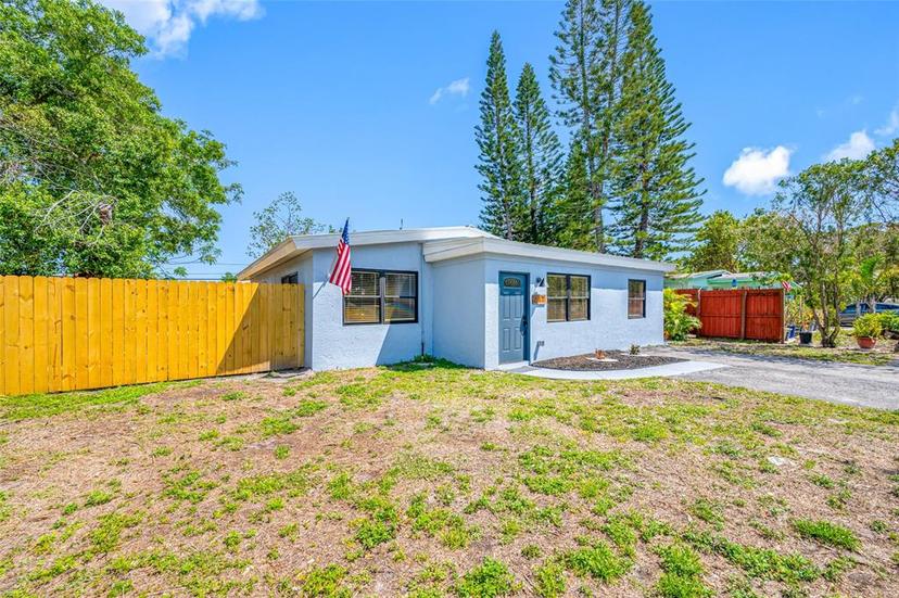 Picture of 217 Emerald Lane, Largo FL 33771