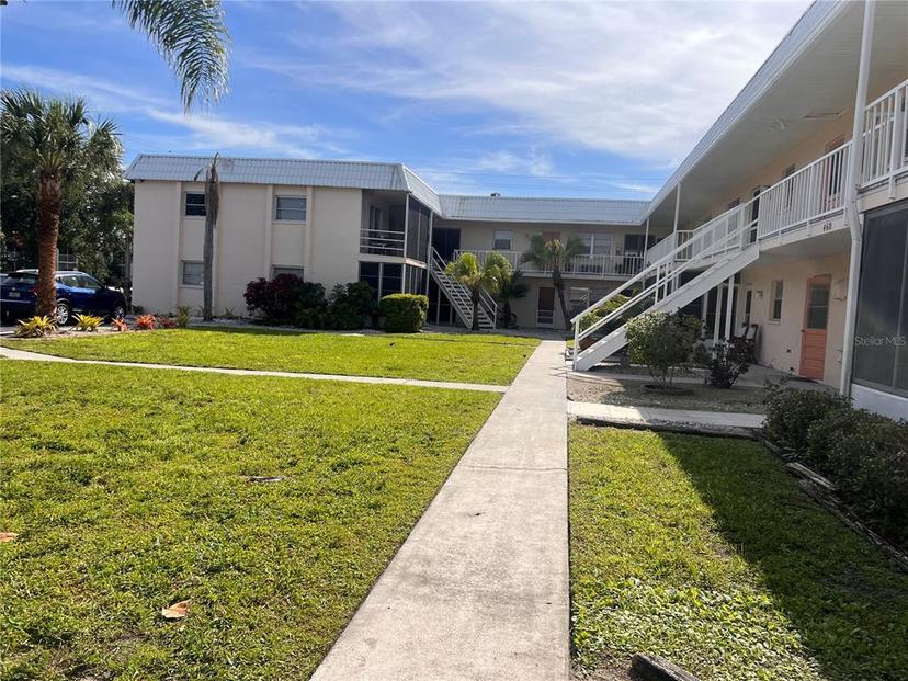 Picture of 460 Base Avenue E Unit 129, Venice FL 34285