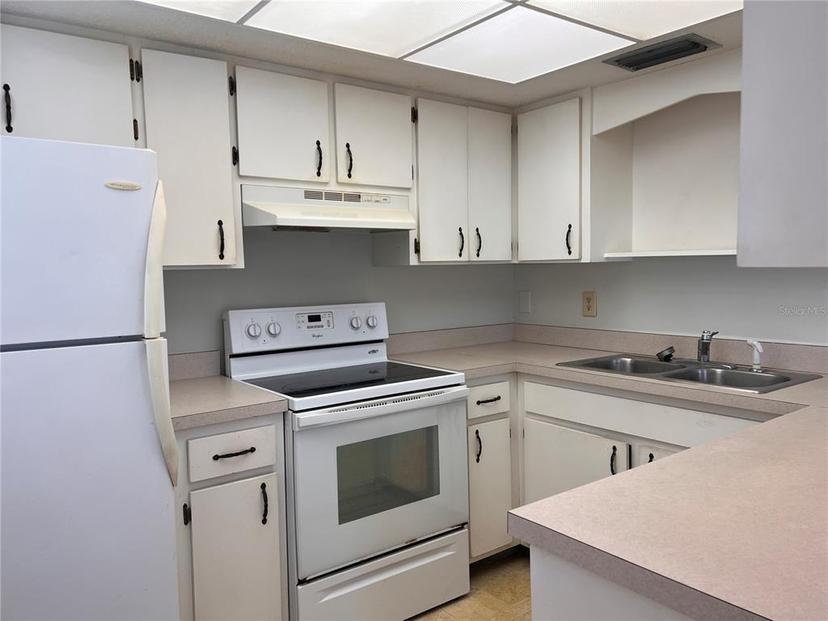 Picture of 460 Base Avenue E Unit 129, Venice FL 34285