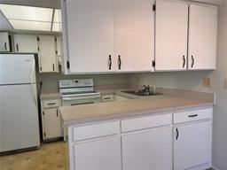 Picture of 460 Base Avenue E Unit 129, Venice, FL 34285