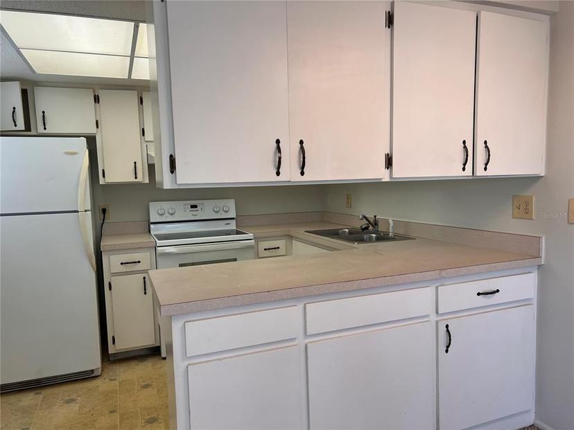 Picture of 460 Base Avenue E Unit 129, Venice FL 34285