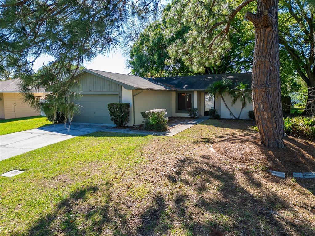 Picture of 3823 Woodburn Loop E, Lakeland, FL 33813