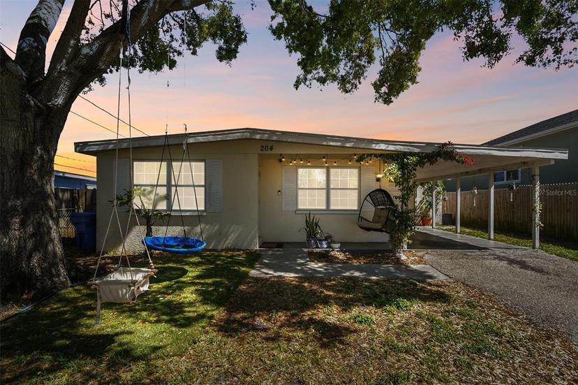 Picture of 204 NE Jefferson Circle N, St Petersburg FL 33702