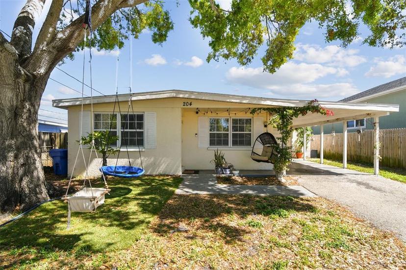 Picture of 204 NE Jefferson Circle N, St Petersburg FL 33702