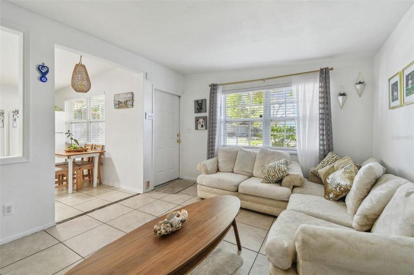 Picture of 204 NE Jefferson Circle N, St Petersburg FL 33702