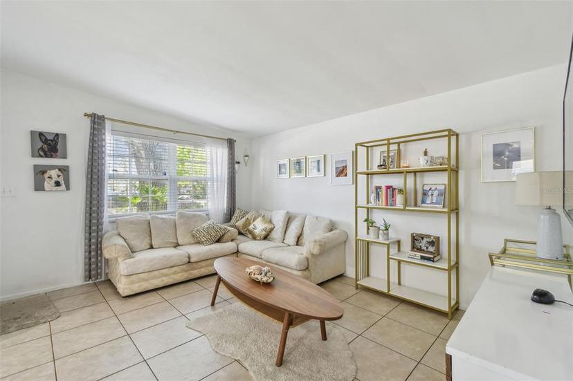 Picture of 204 NE Jefferson Circle N, St Petersburg FL 33702