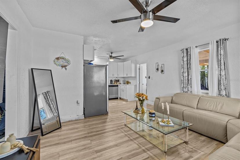 Picture of 164 NW Lincoln Circle N, St Petersburg FL 33702