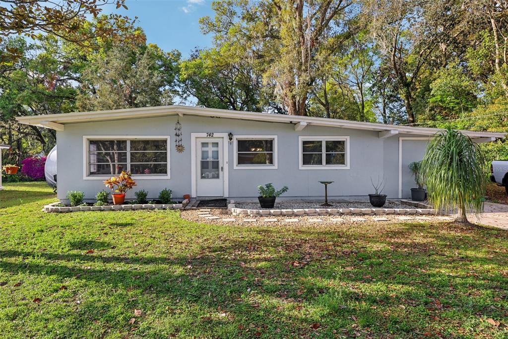 Picture of 742 Valencia Avenue, Orange City, FL 32763