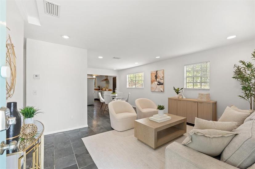 Picture of 5603 N Seminole Avenue, Tampa FL 33604
