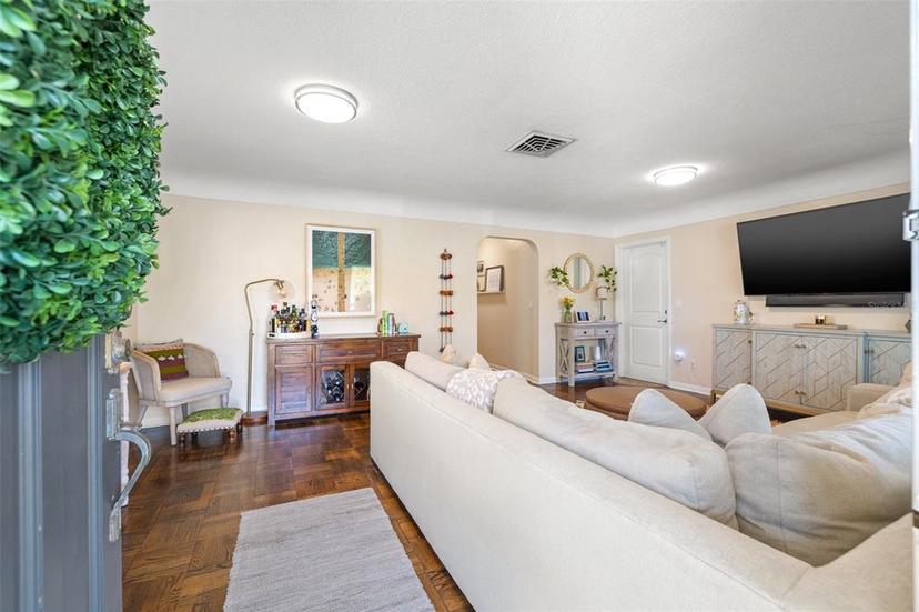 Picture of 774 29Th Avenue N, St Petersburg FL 33704