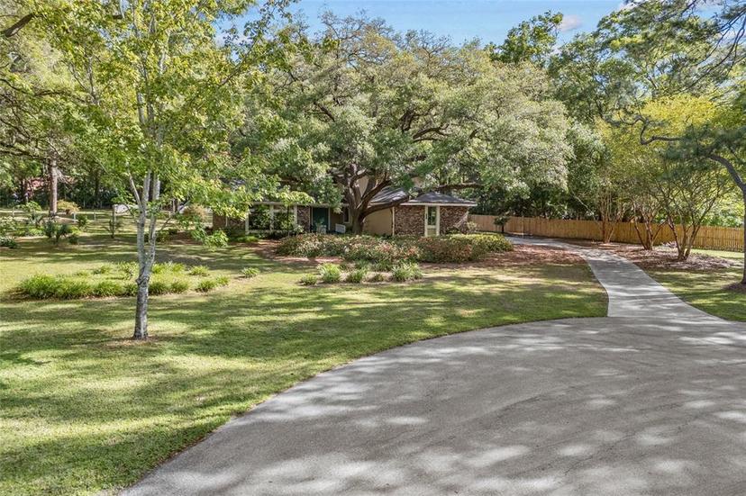 Picture of 8020 NW 1St Place, Gainesville FL 32607